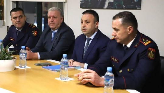 Prezantohen drejtorët e rinj të policisë në Tiranë dhe Durrës, Ministri u lë porosi: Zbardhni sa më shpejt vrasjet e fundit, rihapni hetimet për ngjarjet e vjetra