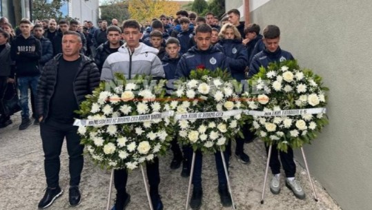 Nga festa e dy golave të shënuar, te ceremonia mortore! Shokët e ekipit përcjellin mes lotësh me kurora në duar Martinin, drejt banesës së fundit