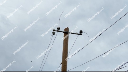 Moti i keq në Lezhë, stuhia dëmton linjat e energjisë elektrike, disa fshatra pa drita! Vijon i pezulluar lundrimi në Shëngjin