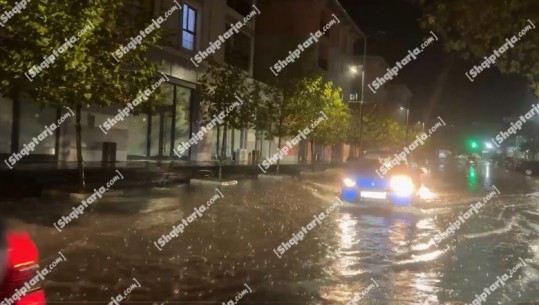 Moti i keq/ Shiu i dendur krijon vështirësi për lëvizjen në autostradën Lezhë-Thumanë