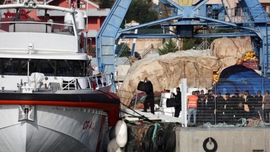 Reduktohet personeli Italian në qendrat e emigrantëve në Lezhë, fillojnë rikthimet në Itali