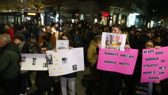 LIVE-Vrasja e Martin Canit, qytetarët sërish në protestë para Ministrisë së Arsimit: Institucionet e papërgjegjshme vrasin