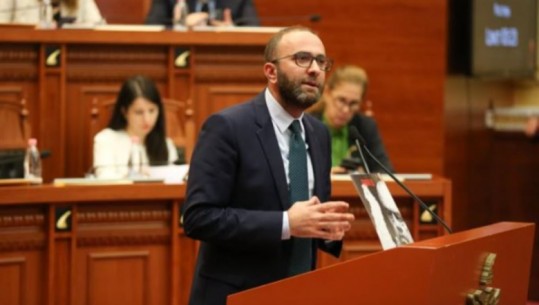 Aksioni i SPAK në Elbasan/ Bardhi: Banda ishte në shtabin e PS për vota, SPAK të hetojë ndikimin politik! Kush e emëroi motrën e 2 anëtarëve të grupit drejtoreshë të AZHT? 