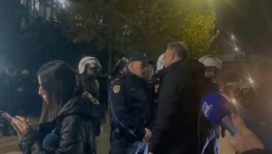 Protesta e PD/ Edhe Luçiano Boçi përplaset me efektivët, Policia thirrje me megafon që të lirohet rruga