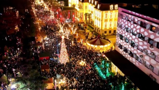 Vlora e Shkodra çelin siparin e festave, ndizen dritat! Qytetet 'vishen' me dekorin festiv