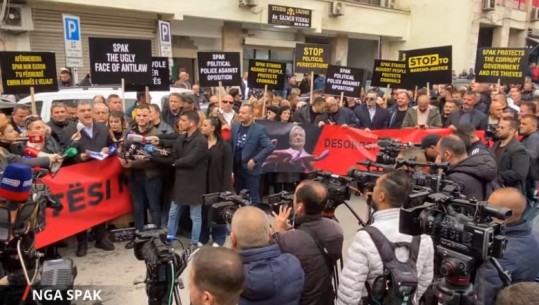 LIVE- ‘Jo drejtësi me regji’, Meta nga qelia mobilizon partinë në protestë para SPAK! Berisha e grupi tij nuk i bashkohen