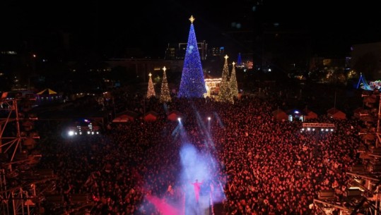 ‘Trokasin’ festat e fundvitit, Shqipëria nën magjinë e dritave! Report Tv sjell atmosferën festive në qytete gjatë dhjetorit