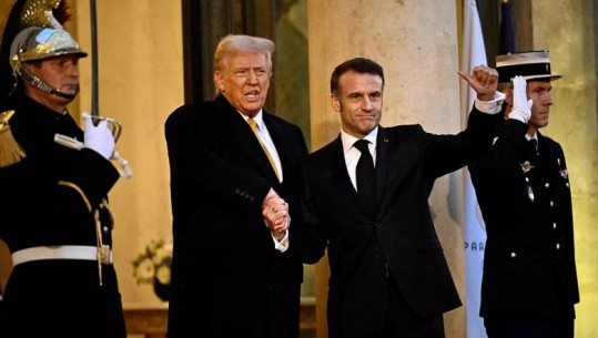 FOTO/ Trump mbërrin në pallatin Elysee për takimin me Macron