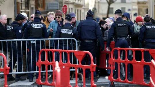 Priteshin 40 mijë, vetëm 4 mijë qytetarë të pranishëm në ceremoninë e rihapjes së katedrales ‘Notre-Dame’