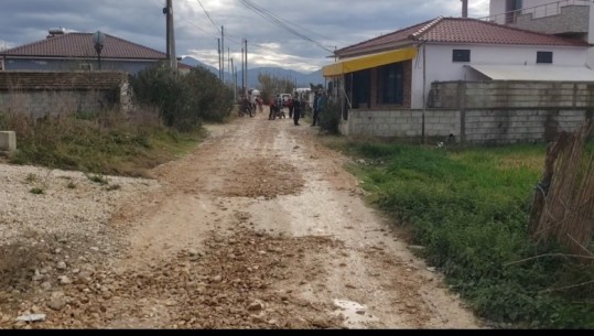 'S'na është ndarë balta nga këmbët prej vitesh', 80 familje në Banaj të Dimalit pa rrugë! 'Paguajmë taksa vendore, s'kemi as kosha për mbeturinat'