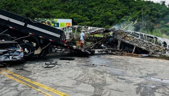 Tragjedi rrugore në Brazil, autobusi përplaset me kamionin, 32 të vdekur dhe 13 të plagosur deri tani