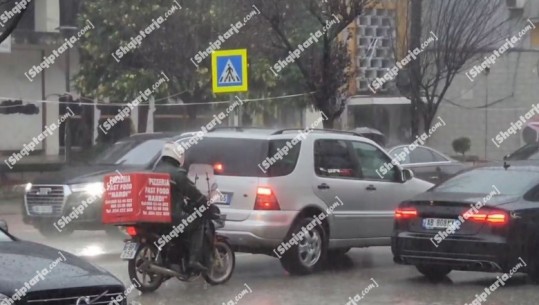 Moti i keq, Fieri përfshihet nga rrebeshet e shiut me erëra të forta! Vështirësohet qarkullimi, probleme me energjinë në Frakull