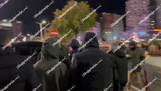 Tensione me policinë edhe te Zogu i Zi, protestuesit bllokojnë rrugën dytësore (VIDEO)