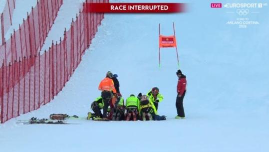 Skiatori zviceran përplaset dhunshëm në pistën italiane, transportohet me urgjencë në spital (VIDEO)