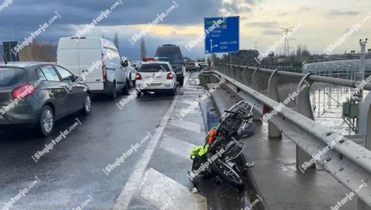 Aksident i rëndë në rrugën Lezhë-Laç, furgoni përplas motorin! Vdes një nga drejtuesit, tjetri shoqërohet në Komisariat! (EMRI)