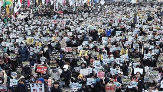 Seul/ Presidenti nuk u arrestua, koreanët sërish në protestë (VIDEO)