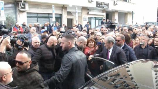 Afera ‘Partizani’/ Berisha duhet të paraqitet sot në SPAK, mobilizon militantët në protestë! Masa të shtuara të policisë! Paralelisht seanca paraprake në GJKKO