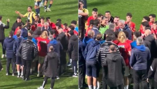 VIDEO/ 'Speciali' Jose Mourinho, mbledh ekipin kundërshtar dhe iu mban fjalimin motivues në fushë