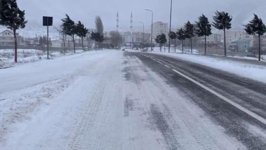 Moti i keq/ Ja si paraqitet situata në gjithë vendin, cilat janë rrugët e bllokuara