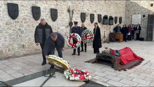 Lezhë/ Përkujtohet 557-vjetori i vdekjes Skënderbeut, homazhe në memorialin e heroit tonë kombëtar