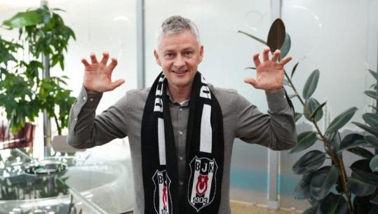 Ernest Muçi me trajner të ri, legjenda e Manchester United firmos në Stamboll