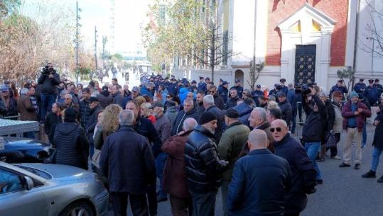 Protesta e PD te Bashkia e Tiranës, 5 protestues nën hetim, policia: Bllokuan rrugën dhe penguan qarkullimin