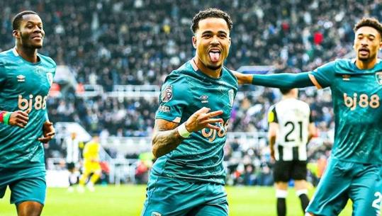 VIDEO/ Kluivert shkëlqen me tripletë, Bournemouth mposht 1-4 Newcastle