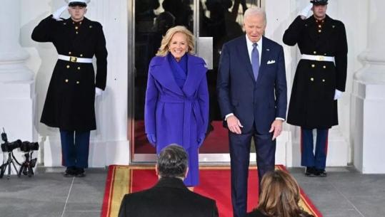 Biden pret për herë të fundit në Shtëpinë e Bardhë zëvendëspresidenten Harris (FOTO)