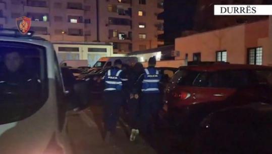 Durrës/ Kanosën me armë zjarri një 44-vjeçar, arrestohen 3 persona! I sekuestrohen 3 makina, kallashnikov, pistoletë dhe një radio e lidhur me policinë e Durrësit (EMRAT)