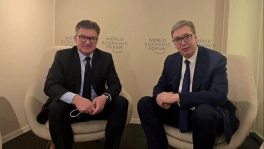 Lajçak dhe presidenti Vuçiç në Davos, diskutojnë për dialogun Kosovë-Serbi