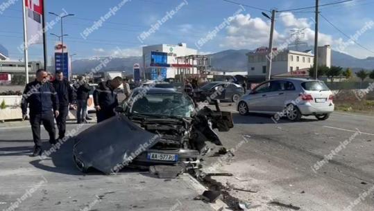 Aksident i trefishtë në Elbasan, makinat përplasen me njëra tjetrën