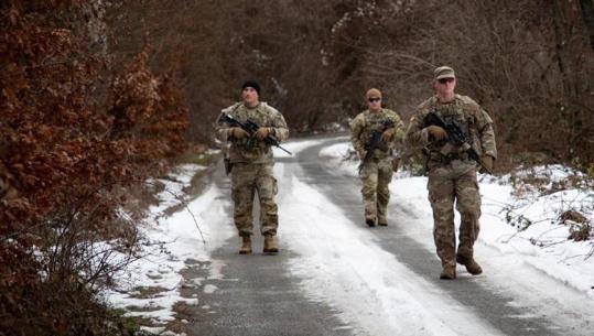 Ushtarët amerikanë të KFOR-it kryejnë patrullime në kufirin Kosovë-Serbi, për garantimin e një mjedisi të sigurt