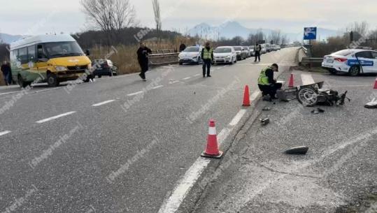 Aksident në aksin Lezhë-Shkodër/ Furgoni përplaset me motorin, 1 në gjendje të rëndë (EMRI)