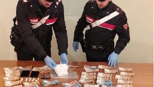 Itali/ Mbi gjysmë kilogrami kokainë dhe 38 mijë euro cash në banesë, arrestohet 23-vjeçari shqiptar