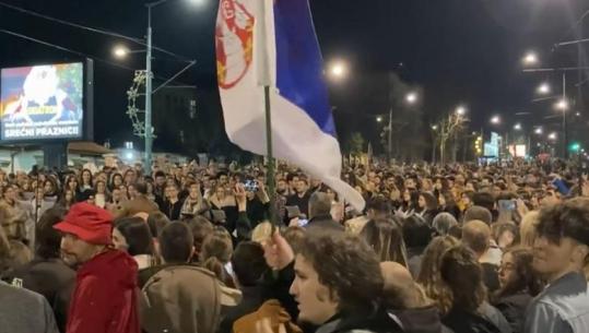 S'ndalen protestat në Serbi, plagoset një studente, kryeministri jep dorëheqjen: Vendimi im është i parevokueshëm