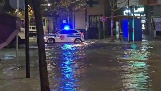 Durrës/ Hyrja e automjeteve në zonën e Kënetës bllokohet nga policia, shkak niveli i lartë i ujit