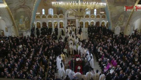 LIVE-Sot i jepet lamtumira kryepeshkopit Anastas, Patriarku Bartolomeu do drejtojë ceremoninë! Në Tiranë delegacion nga bota e krishterë, Rama e Mitsotakis fjalim