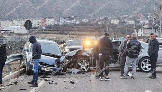 Aksident në Fushë-Bulqizë, makinat përplasen ‘kokë më kokë’