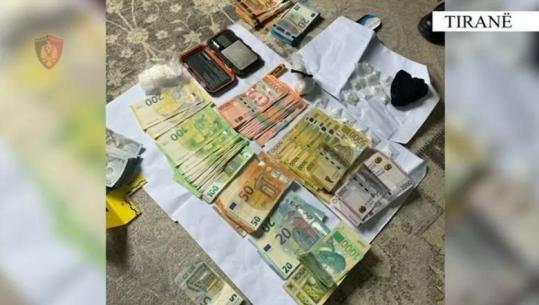 Tiranë/ Shisnin kokainë në doza, 2 të arrestuar! Njërit i gjenden mbi 28 mijë euro, tjetrit 600 mijë lekë