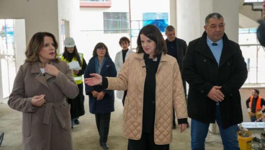 Ministrja Koçiu në korpusin e ri të laboratorëve të ISHP-së: Nuk ka vend për panik nga meningjiti, situata nën kontroll! Po dezinfektohen shkollat