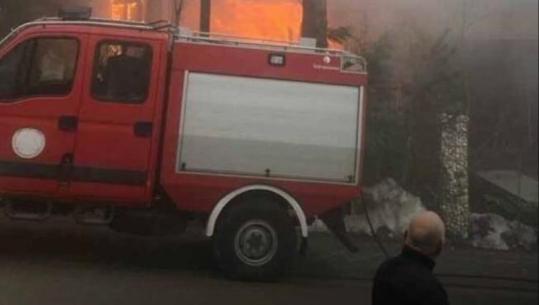 Kosovë/ Përfshihet nga flakët një hotel në Brezovicë, ende nuk dihen shkaqet 
