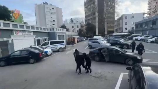 Çmontohet grupi që shiste drogë lokaleve të Tiranës dhe e trafikonin në Kosovë, ‘Tentakulat’ prangosin 5 persona, 5 të tjerë shpallen në kërkim (EMRAT)