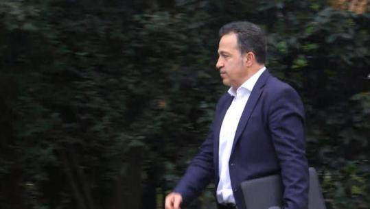 Rama takime me drejtuesit e qarqeve për listat/ Peleshi futet në selinë rozë