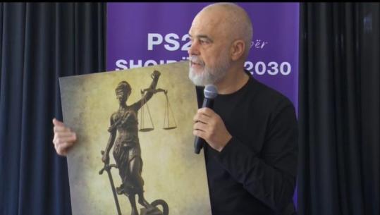   Rama: Dash Sula i shkretë ndërtoi partinë ditën, këta ia prishën e vodhën natën! S’dihet kush do i hajë ato kokrra gruri, se gjeli ngeli pa parti! Shpatën Dumanit ia dhamë ne, peshoren s’e ka akoma