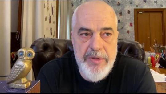 Rama shfaqet me bufin që i dhuruan në Vlorë: Ky është si yll, po këneta po mban peng një forcë politike për veten e tij