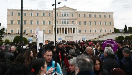 Punëtorët grekë në grevë, anulohen të gjitha fluturimet edhe me Shqipërinë