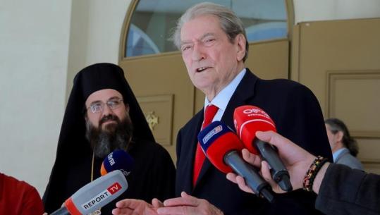 Berisha viziton Katedralen Katolike dhe atë Ortodokse:  Opozitën u përpoqën ta fshijnë por u ‘ringjall’, sot është më e fortë se kurrë