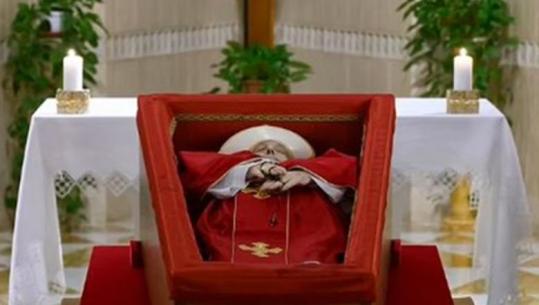 FOTOLAJM/ Vatikani publikon pamjet e Papa Françeskut në arkivol