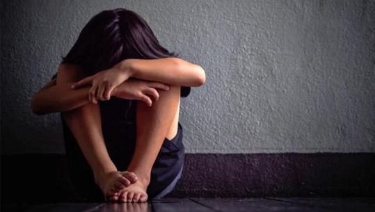 Prekte në vende intime mbesën e mitur, arrestohet 55-vjeçari në Fier