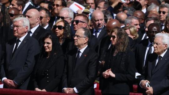 FOTOT/ Begaj krah Mattarela-s dhe Steinmeier në ceremoninë e lamtumirës së Papa Françeskut